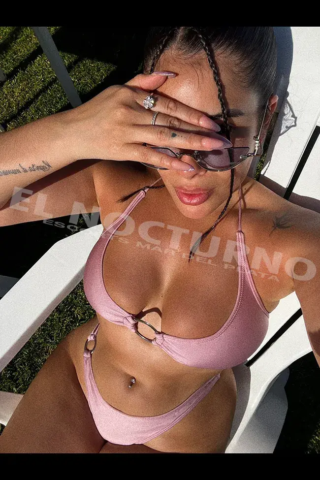 Escort alexandra de Mar del Plata, en el jacuzzi con una bikini